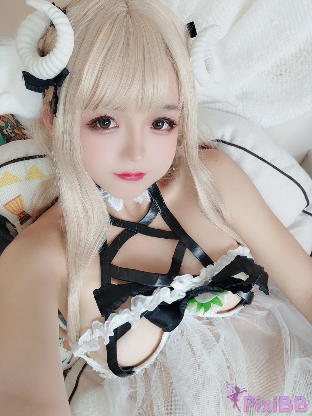 Coser Ri nai jiao PixiBB.COM 035
