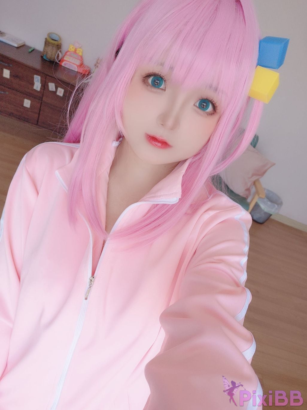 Coser Ri nai jiao PixiBB.COM 002