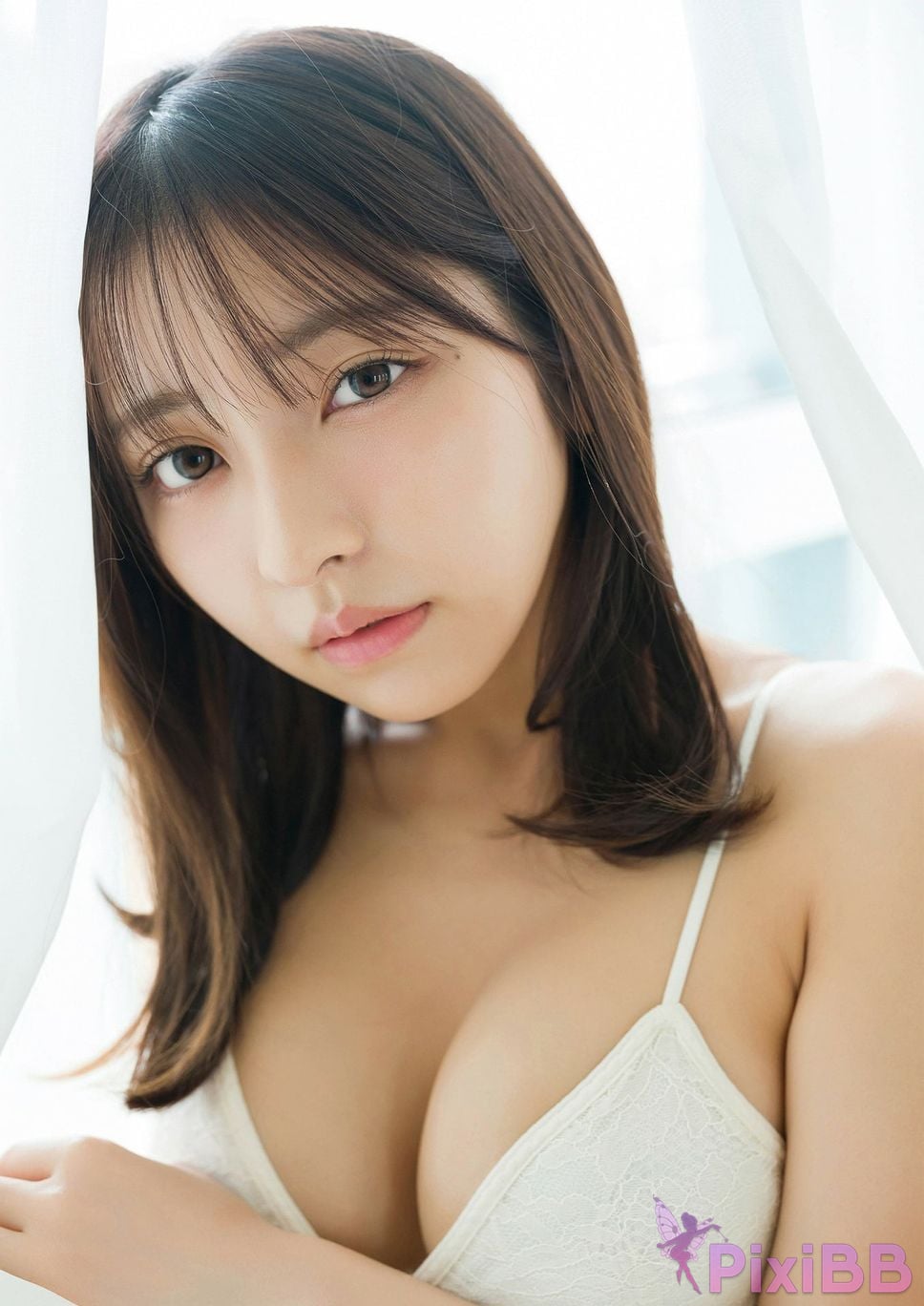 Japanese Idol TOOMI Jumi Squeezing from behind DOLCE digital photo book PixiBB.COM 031