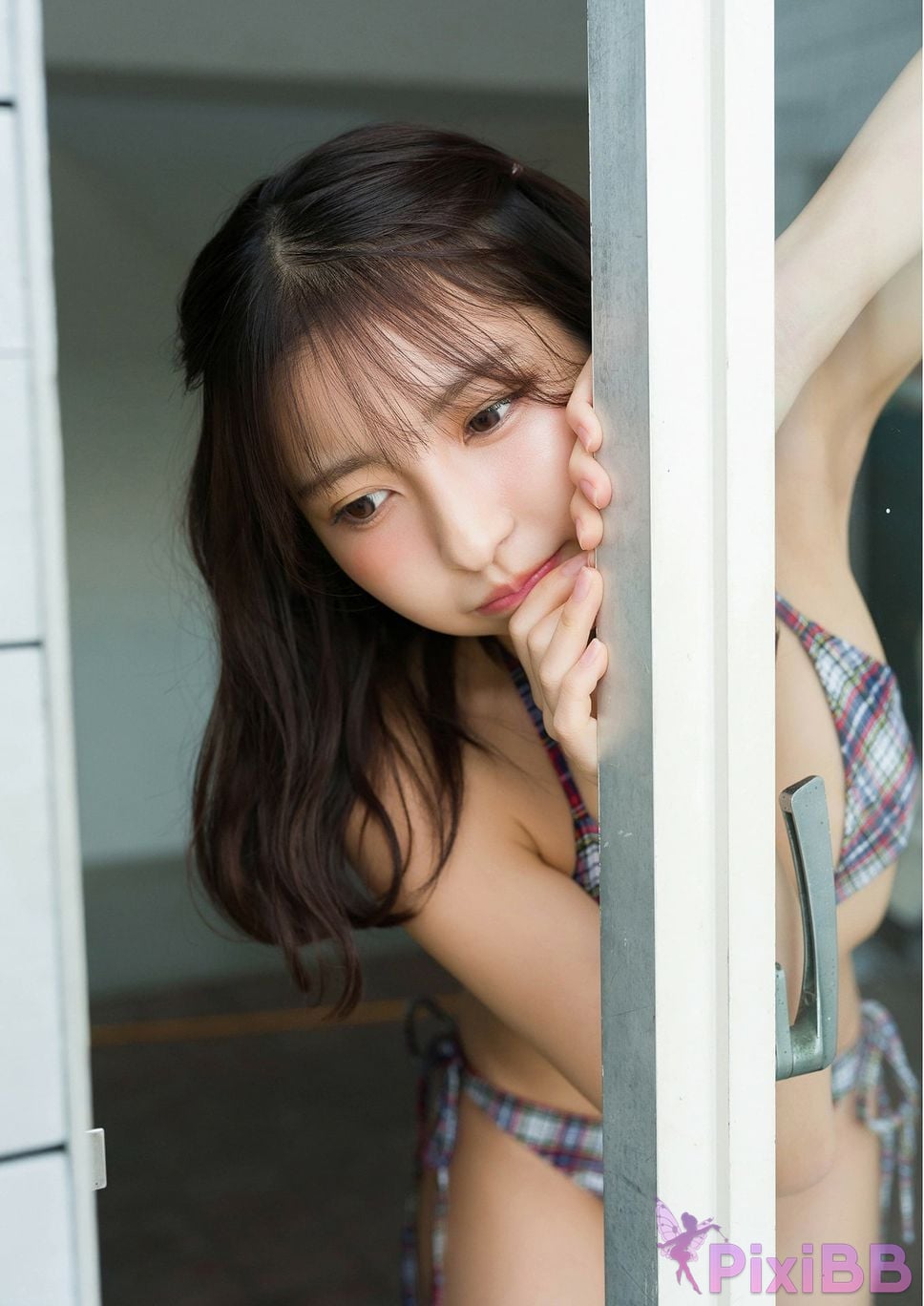 Japanese Idol TOOMI Jumi Squeezing from behind DOLCE digital photo book PixiBB.COM 042
