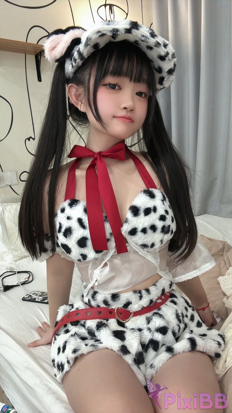 Cosplayer Eiri Kanzawa spotted puppy PixiBB.COM 001