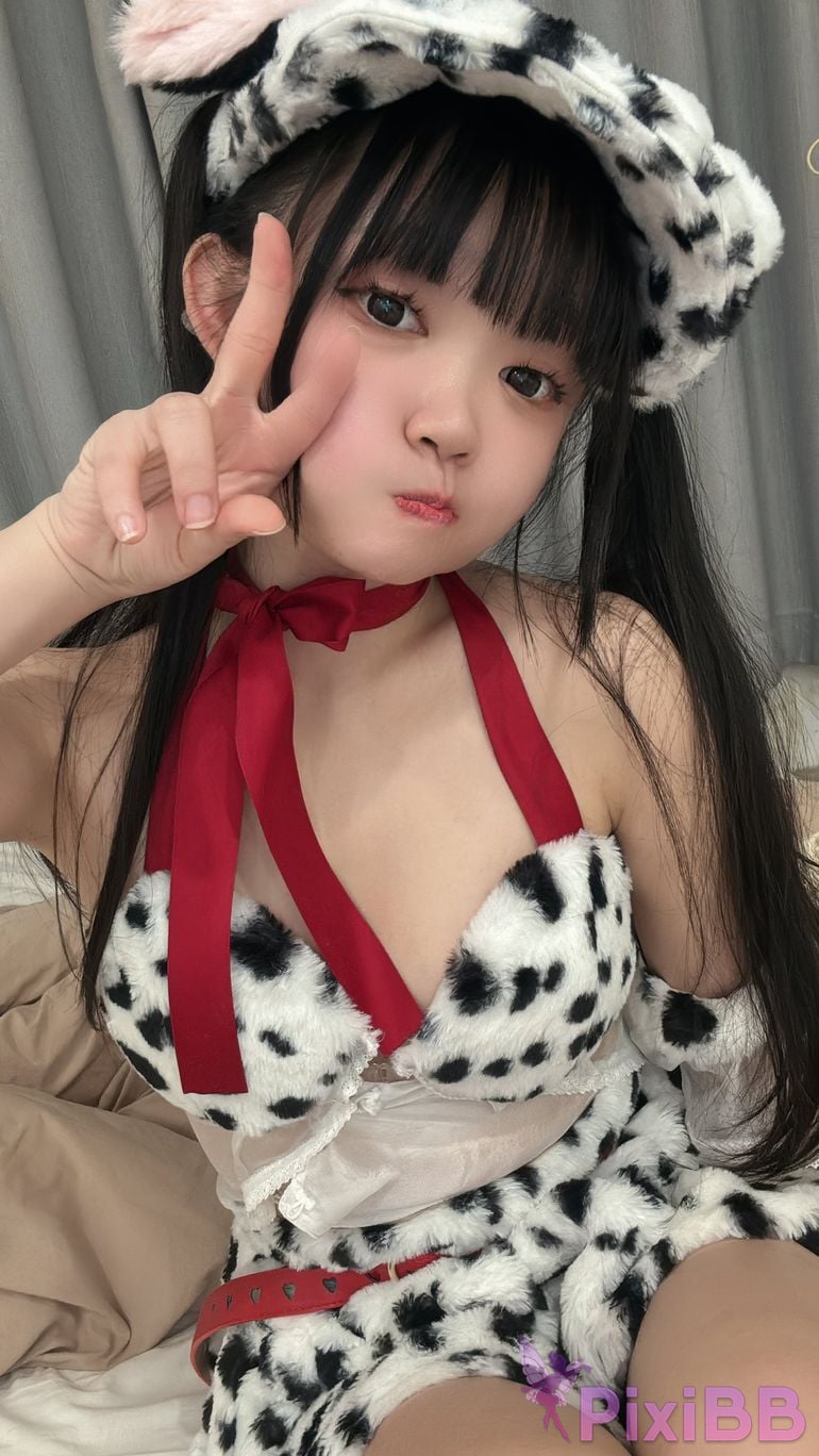 Cosplayer Eiri Kanzawa spotted puppy PixiBB.COM 016
