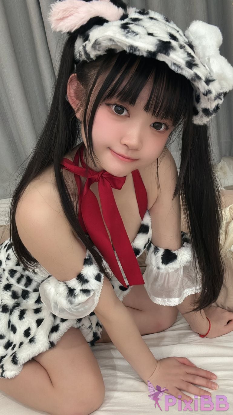 Cosplayer Eiri Kanzawa spotted puppy PixiBB.COM 018