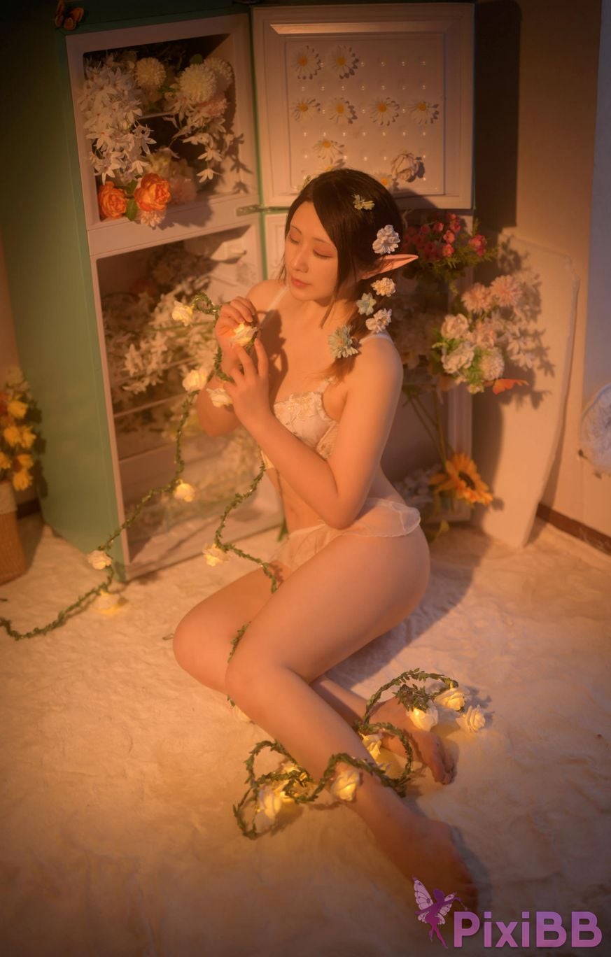 Cosplayer Zaya autumn flowers PixiBB.COM 017