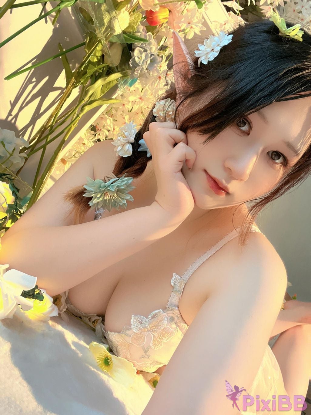 Cosplayer Zaya autumn flowers PixiBB.COM 020