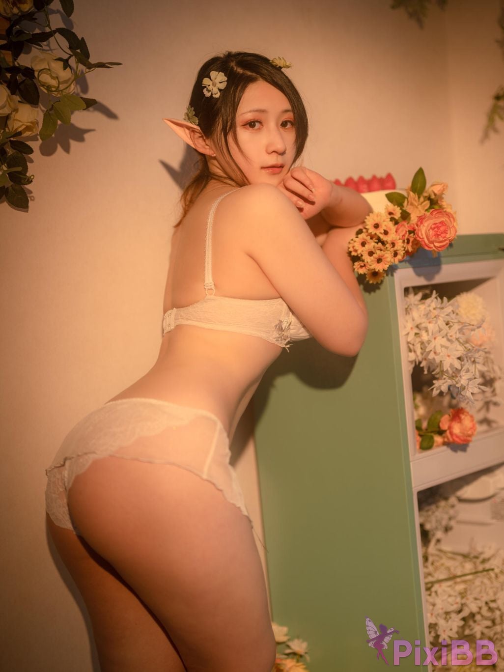 Cosplayer Zaya autumn flowers PixiBB.COM 033