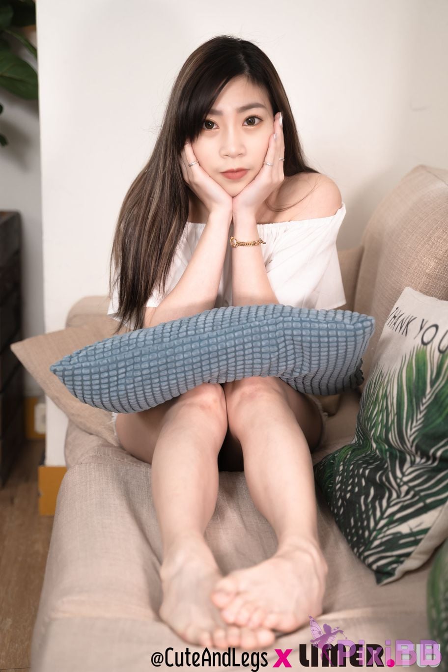 Limerence Original No.111 Quintina Sweetheart girlfriends white shoes and black stockings feet PixiBB.COM 108