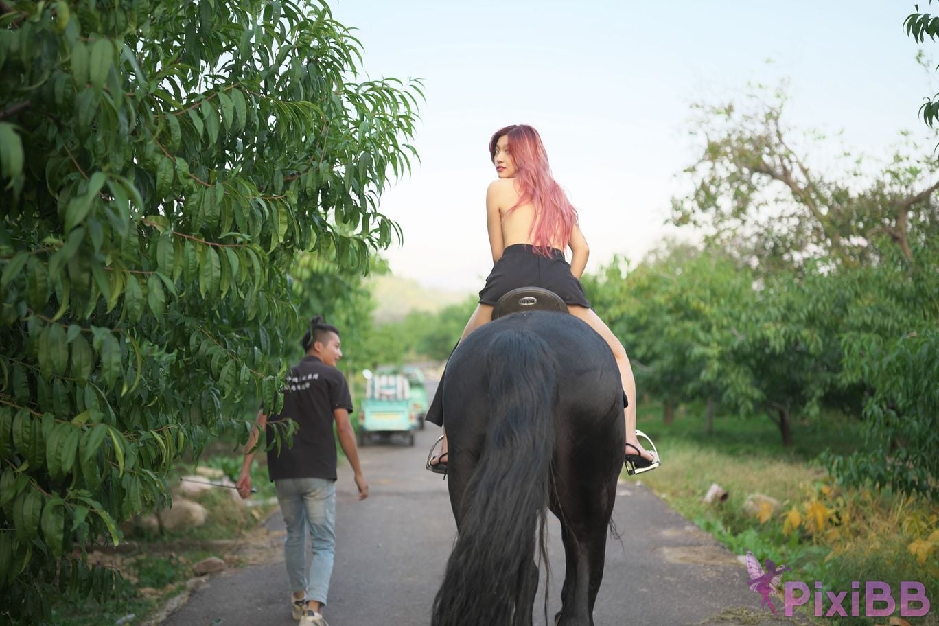 Private Photoshoot Jiang Yunya Innocent long legged model Full scale private photos of human body leaked at outdoor racecourse PixiBB.COM 241.PNG