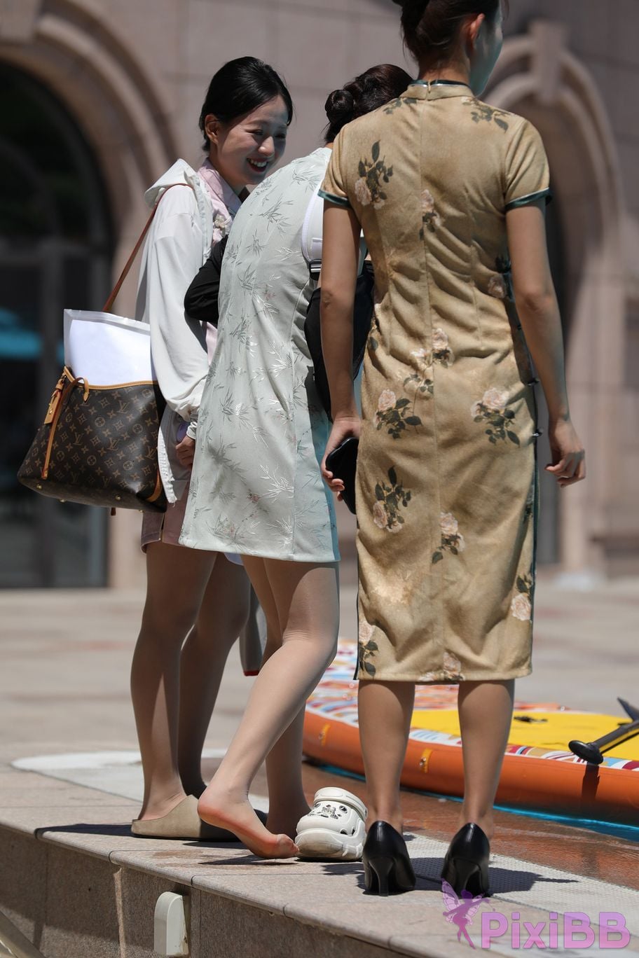 Featured Street Photography Works No.5510 Cheongsam lady PixiBB.COM 002