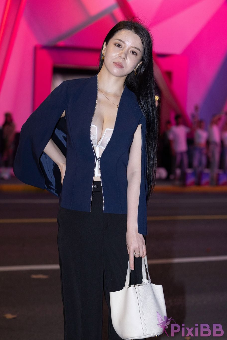 Featured Street Photography Works No.5505 Charming intellectual breasts PixiBB.COM 091