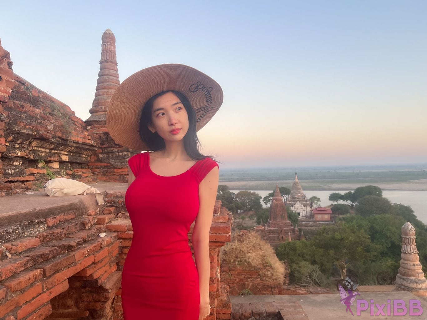 Patreon Leezy easy 2025.02 PixiBB.COM 070