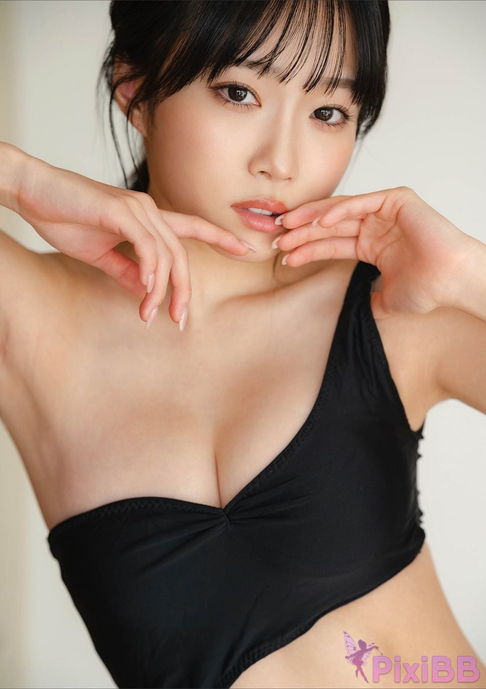Japanese Idol Miyu Kishi Its not tiny. DOLCE Digital Photo Collection PixiBB.COM 041