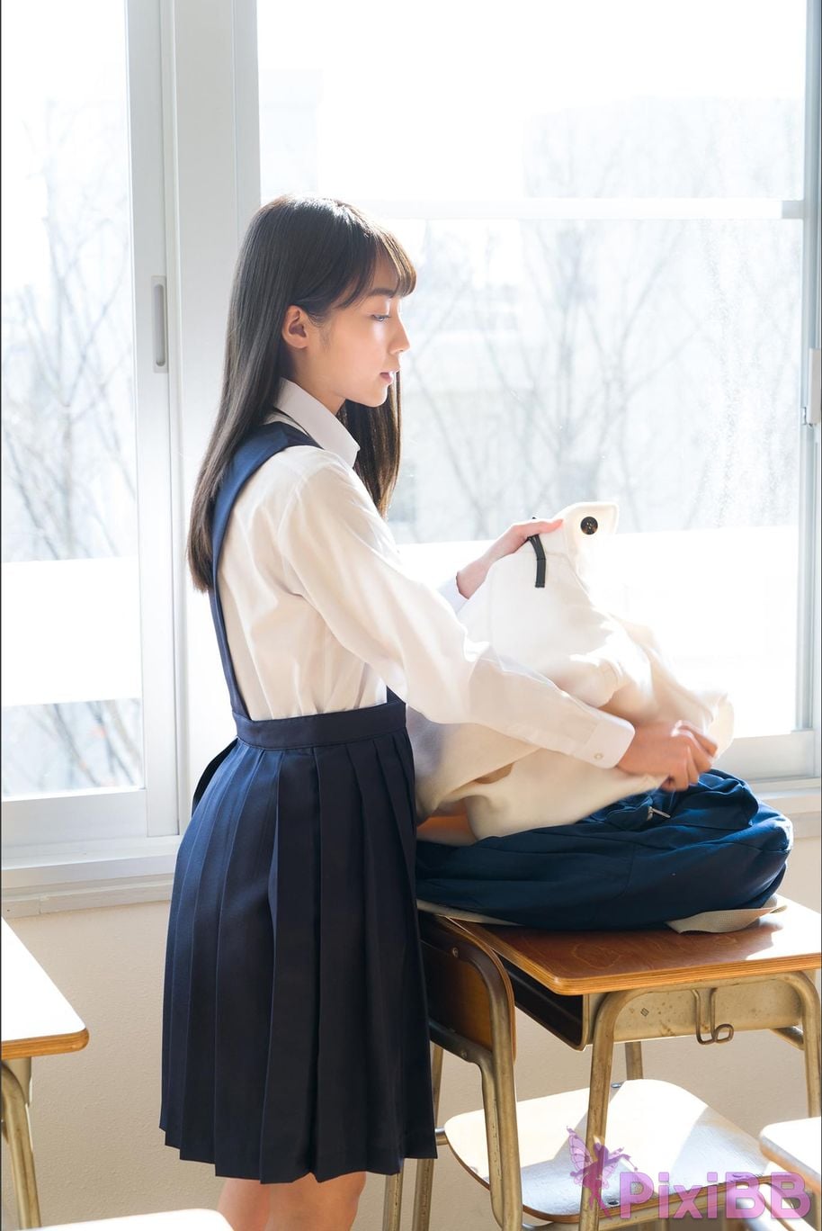 Japanese Idol Hikari Kuroki A divine beautiful girl Spisan gravure photo book PixiBB.COM 002