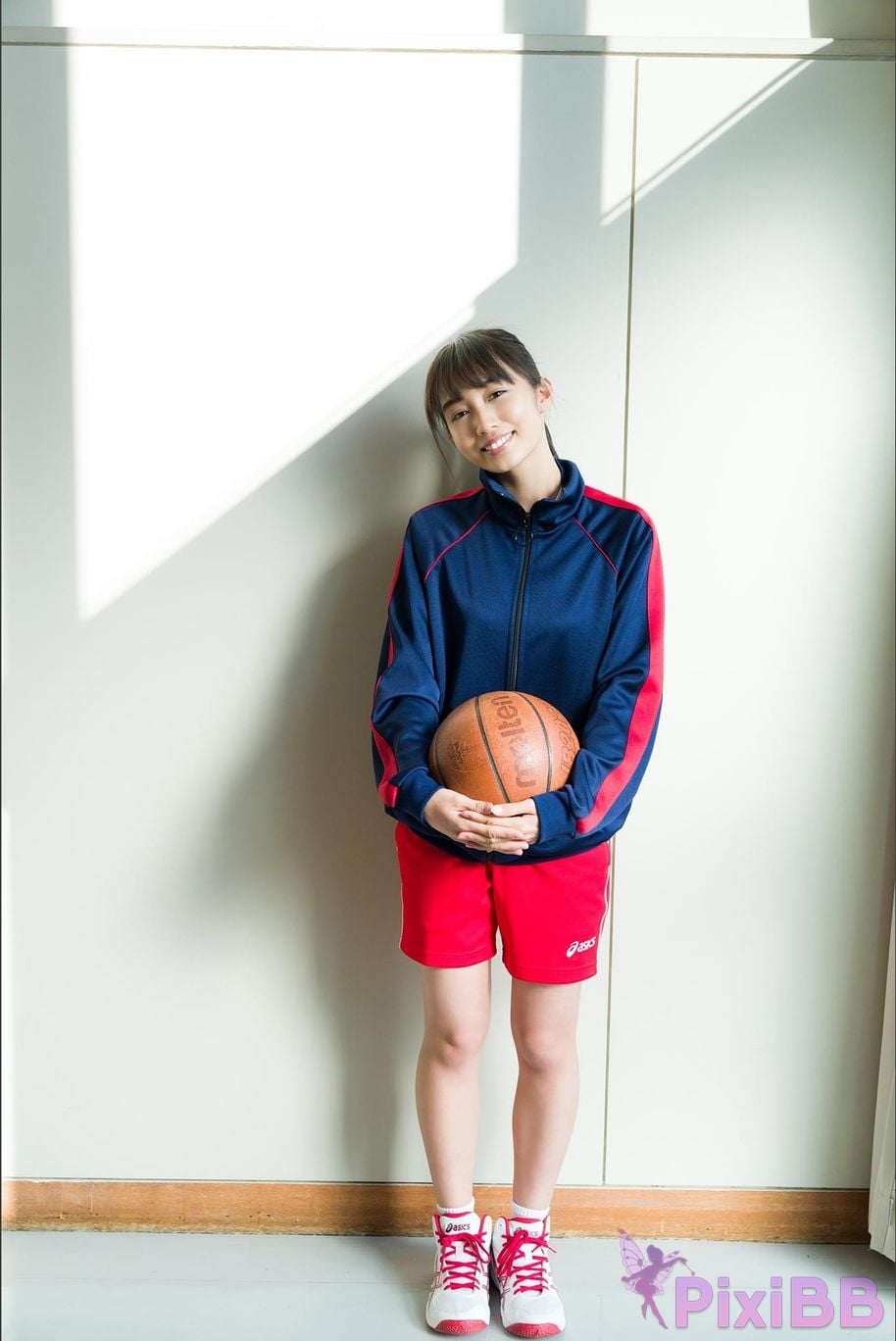 Japanese Idol Hikari Kuroki A divine beautiful girl Spisan gravure photo book PixiBB.COM 005