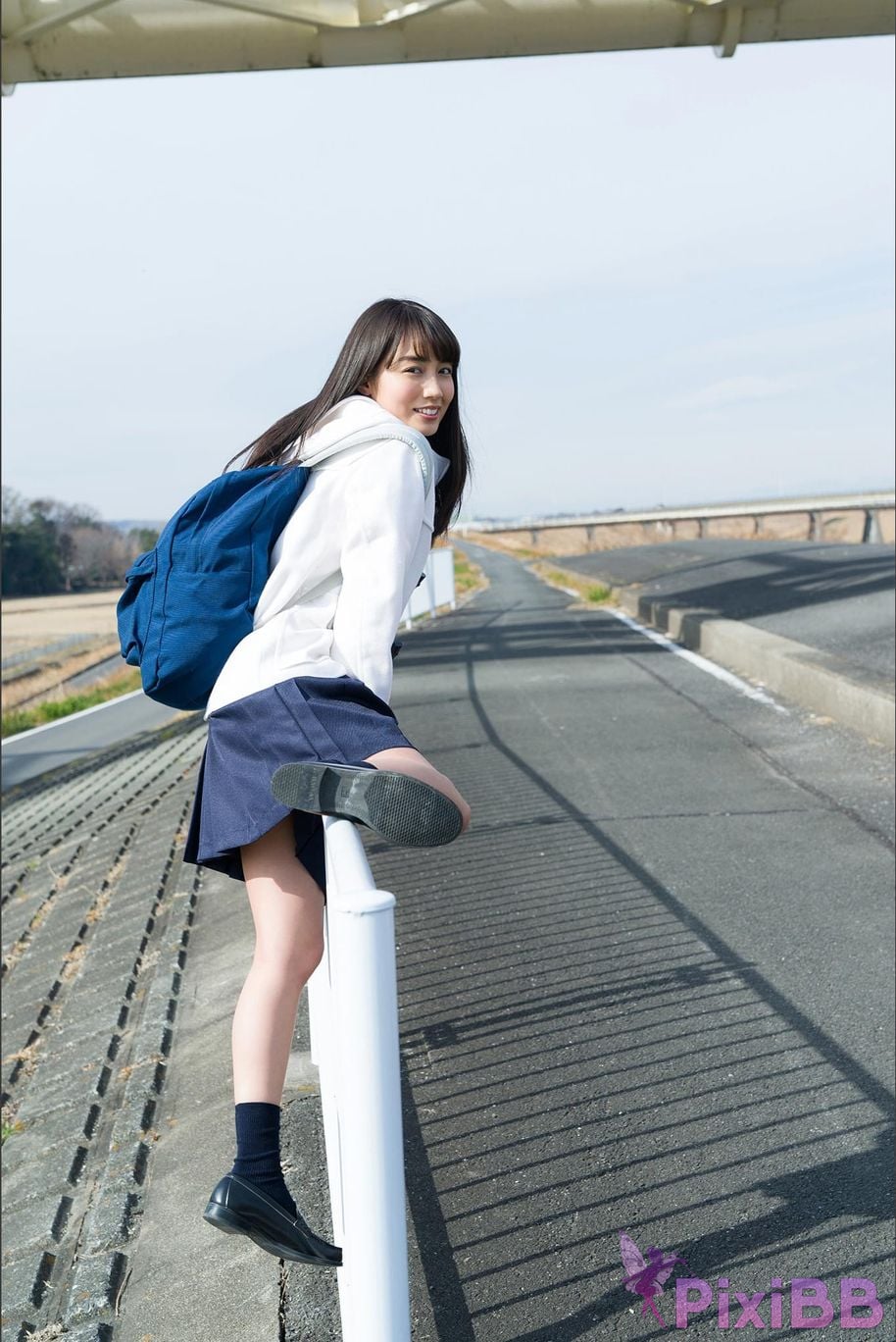 Japanese Idol Hikari Kuroki A divine beautiful girl Spisan gravure photo book PixiBB.COM 031