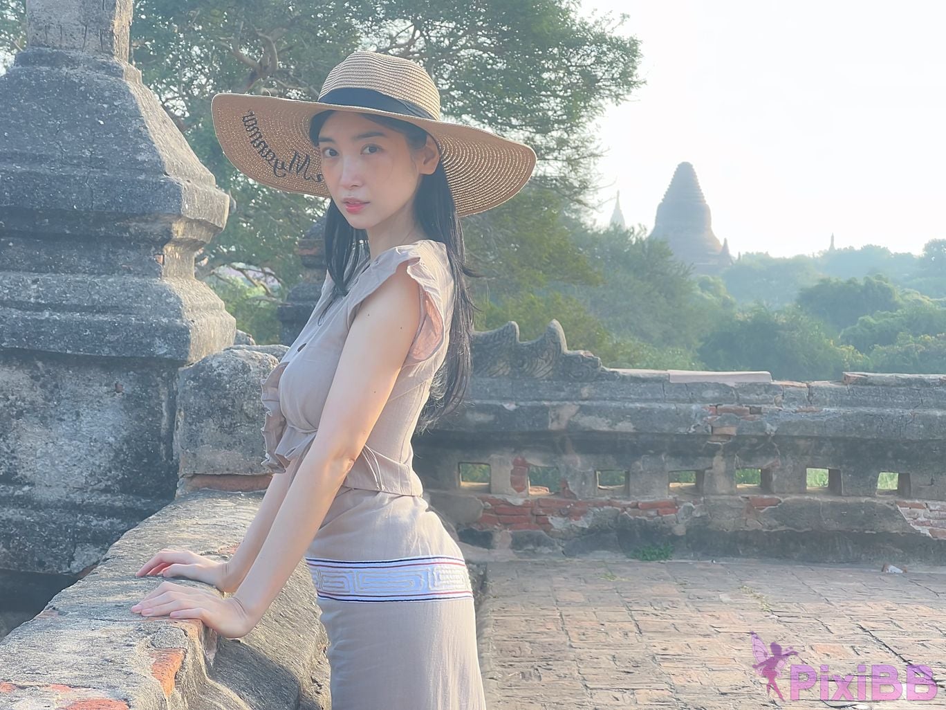 Patreon Leezy easy 2025.03 PixiBB.COM 029