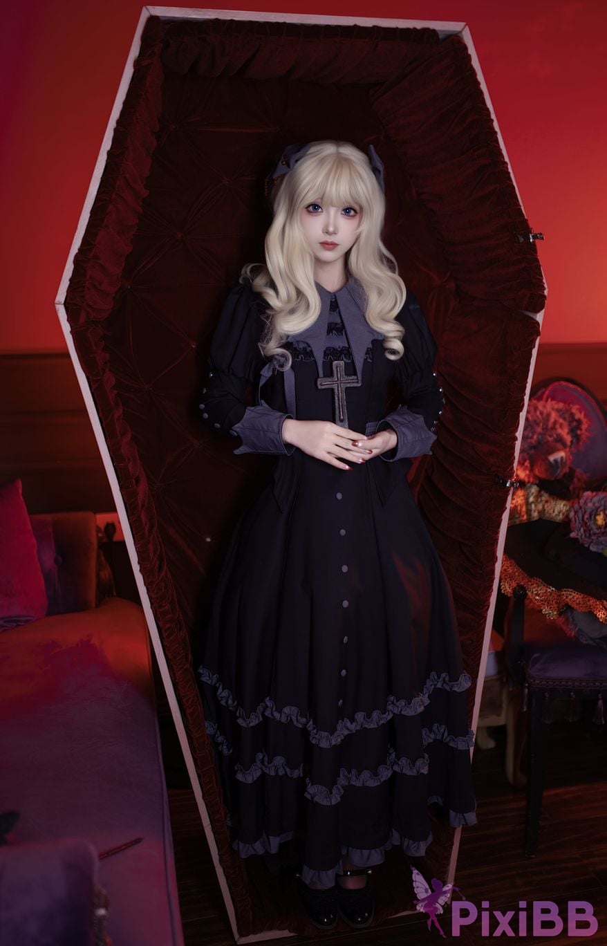 Cosplayer Bangni Bonnie princess dracula PixiBB.COM 001