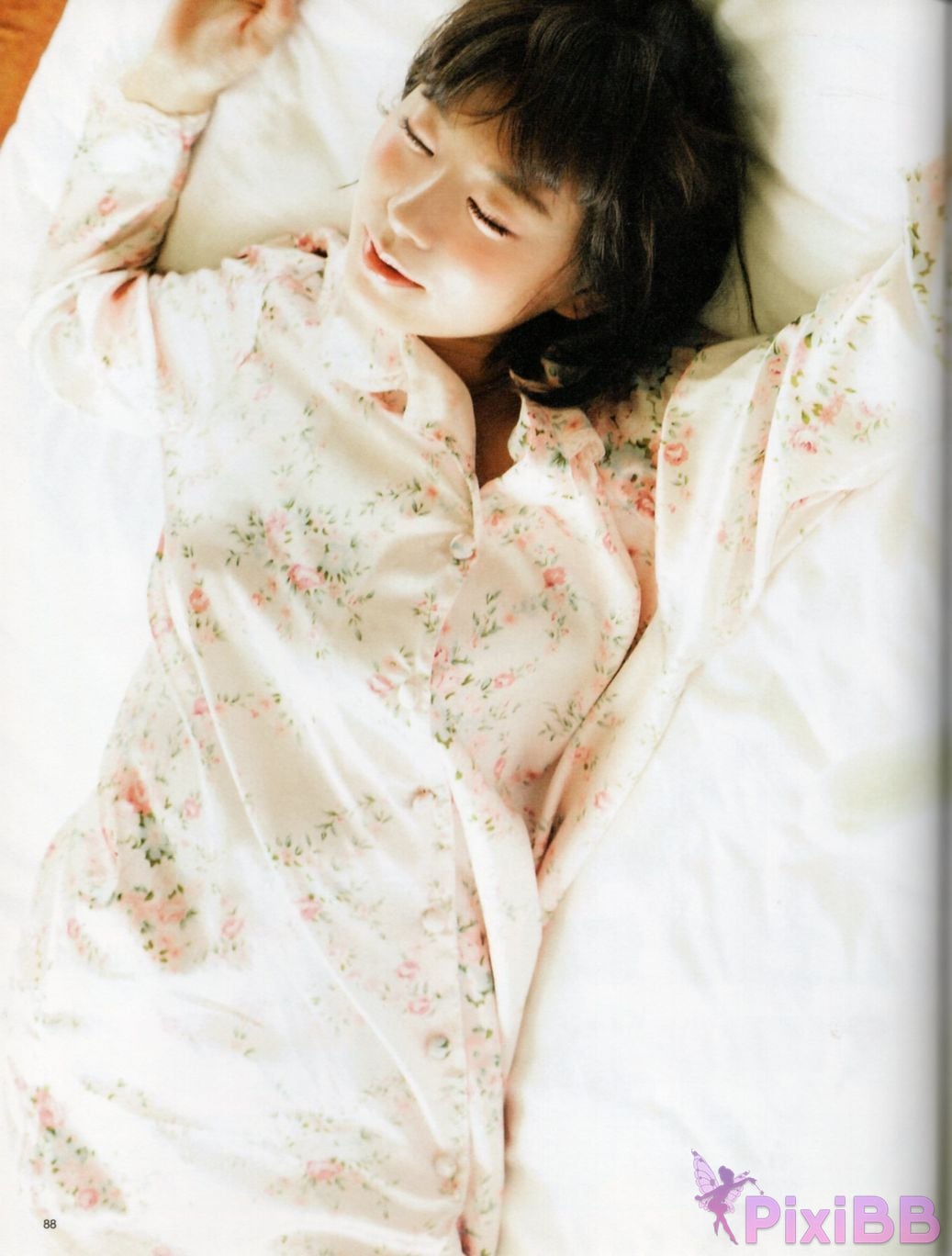 Japanese Idol Miyuki Watanabe first style book MILKY PixiBB.COM 100