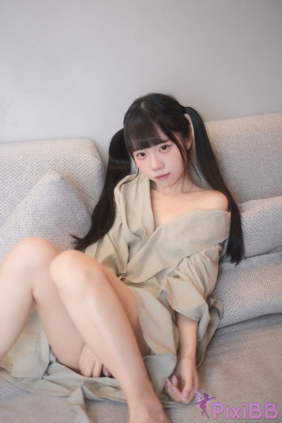 Cosplayer Cocoa Little White Rabbit Zai Yang Tai Zuo Huai Shi De Xiao Tu PixiBB.COM 026