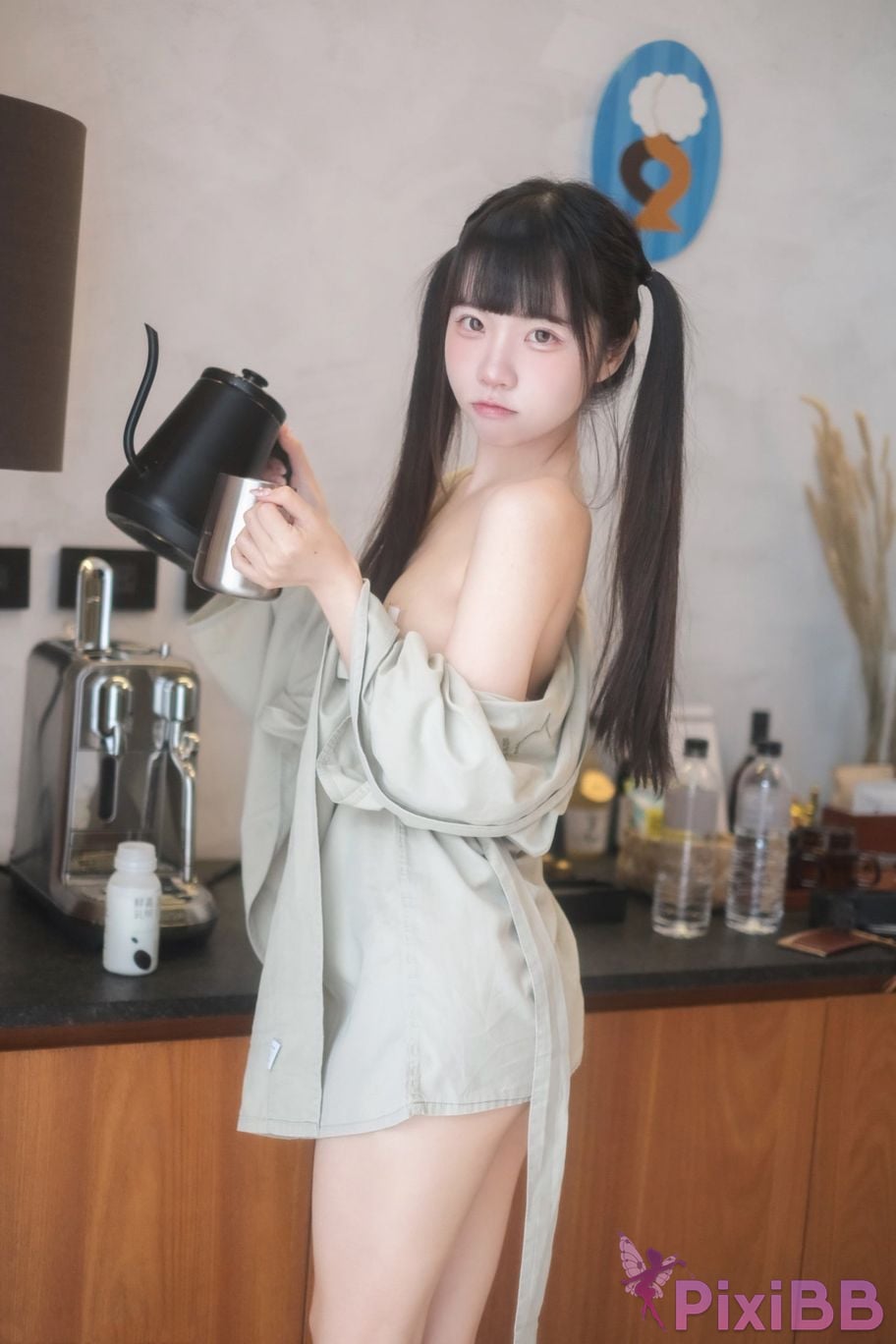 Cosplayer Cocoa Little White Rabbit Zai Yang Tai Zuo Huai Shi De Xiao Tu PixiBB.COM 039