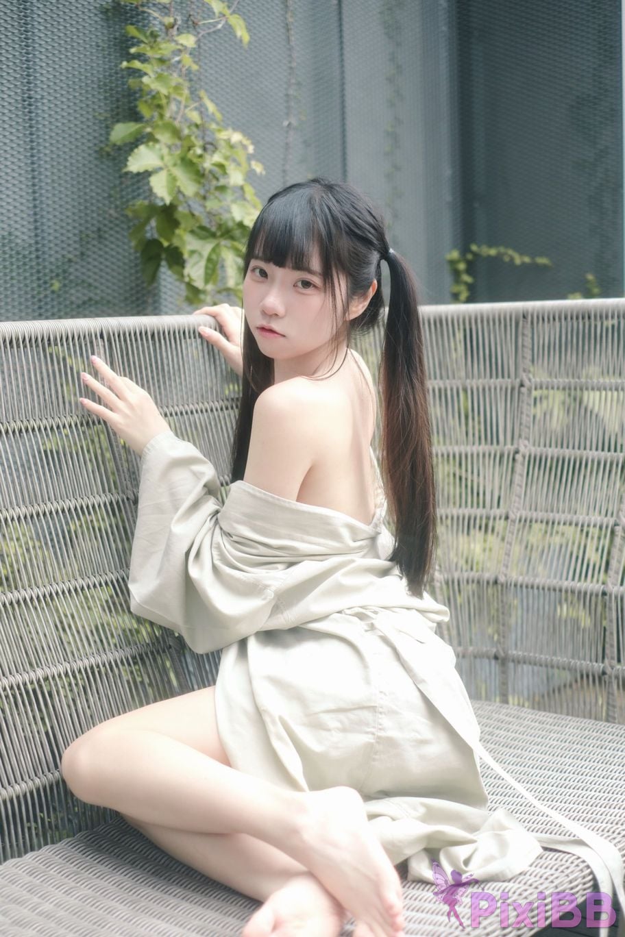 Cosplayer Cocoa Little White Rabbit Zai Yang Tai Zuo Huai Shi De Xiao Tu PixiBB.COM 057