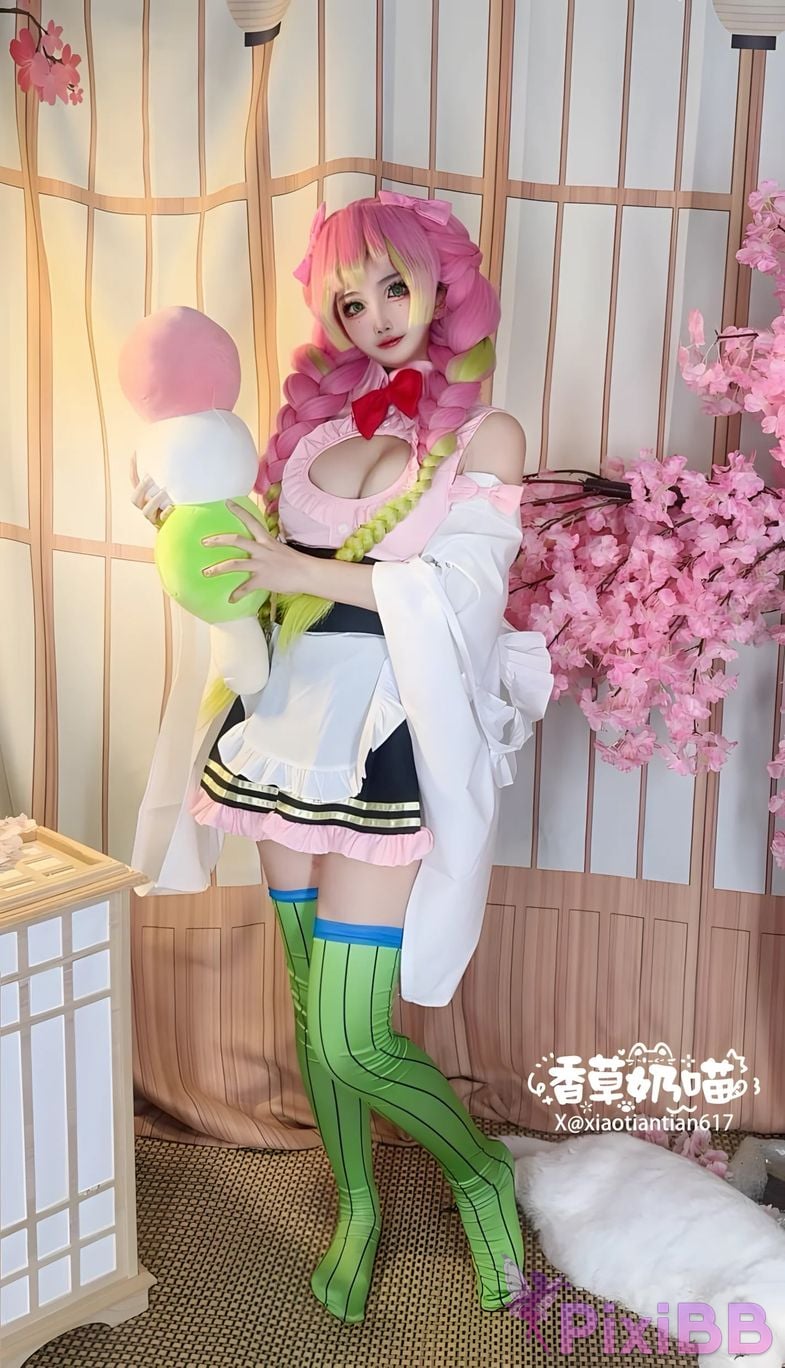 Cosplayer Vanilla Milk Meow D e m o n S l a y r K i t s u Y b Kanroji Mitsuri Collectors Edition PixiBB.COM 004
