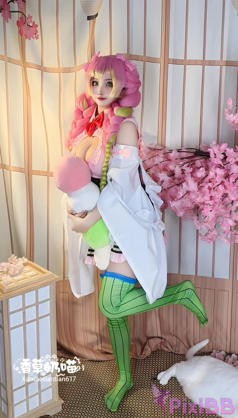 Cosplayer Vanilla Milk Meow D e m o n S l a y r K i t s u Y b Kanroji Mitsuri Collectors Edition PixiBB.COM 005