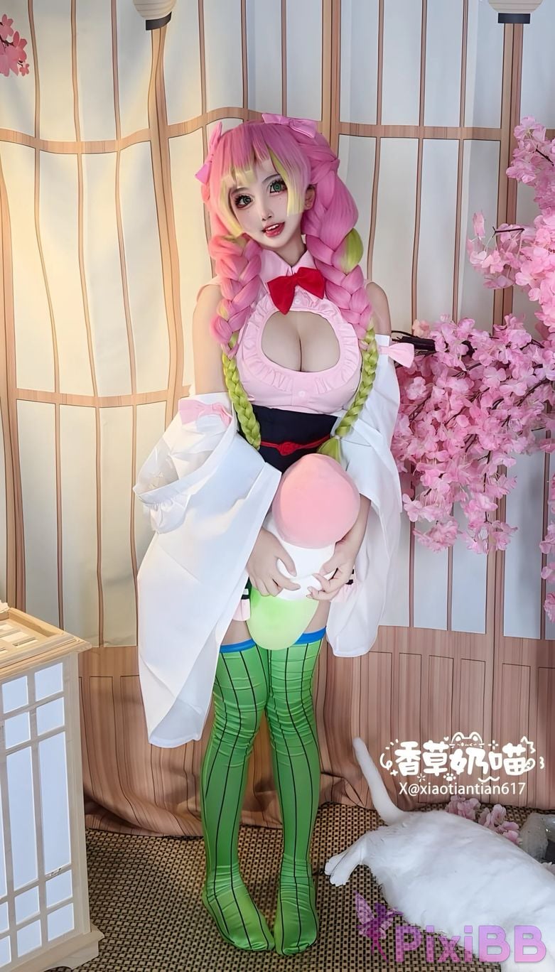 Cosplayer Vanilla Milk Meow D e m o n S l a y r K i t s u Y b Kanroji Mitsuri Collectors Edition PixiBB.COM 006