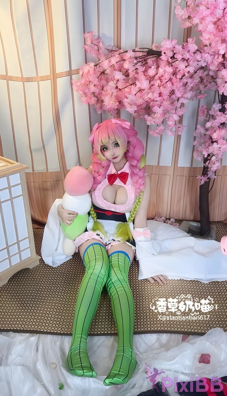 Cosplayer Vanilla Milk Meow D e m o n S l a y r K i t s u Y b Kanroji Mitsuri Collectors Edition PixiBB.COM 011