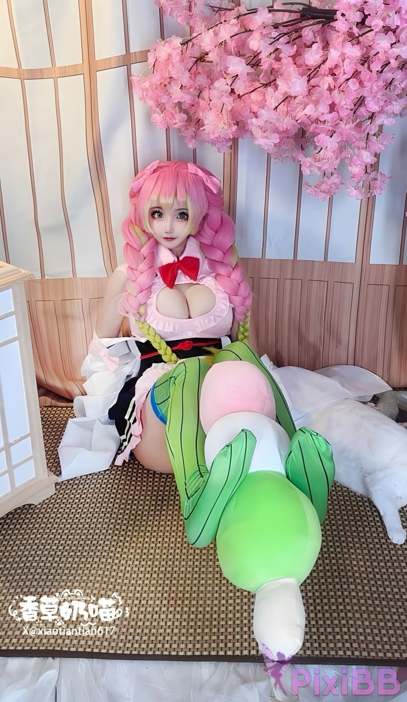 Cosplayer Vanilla Milk Meow D e m o n S l a y r K i t s u Y b Kanroji Mitsuri Collectors Edition PixiBB.COM 015