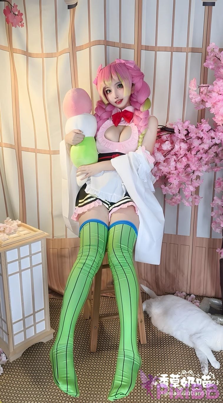 Cosplayer Vanilla Milk Meow D e m o n S l a y r K i t s u Y b Kanroji Mitsuri Collectors Edition PixiBB.COM 054