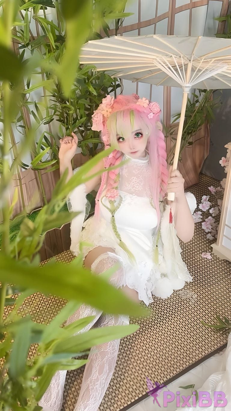 Cosplayer Vanilla Milk Meow D e m o n S l a y r K i t s u Y b Kanroji Mitsuri Collectors Edition PixiBB.COM 063