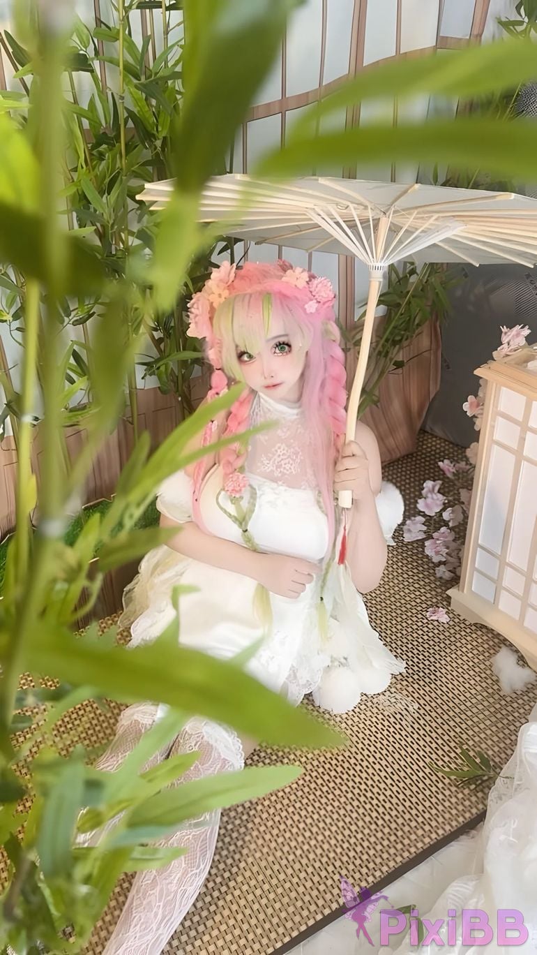 Cosplayer Vanilla Milk Meow D e m o n S l a y r K i t s u Y b Kanroji Mitsuri Collectors Edition PixiBB.COM 064