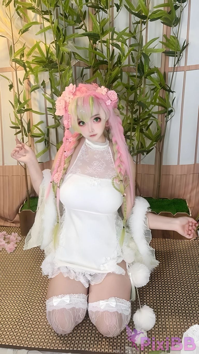 Cosplayer Vanilla Milk Meow D e m o n S l a y r K i t s u Y b Kanroji Mitsuri Collectors Edition PixiBB.COM 067