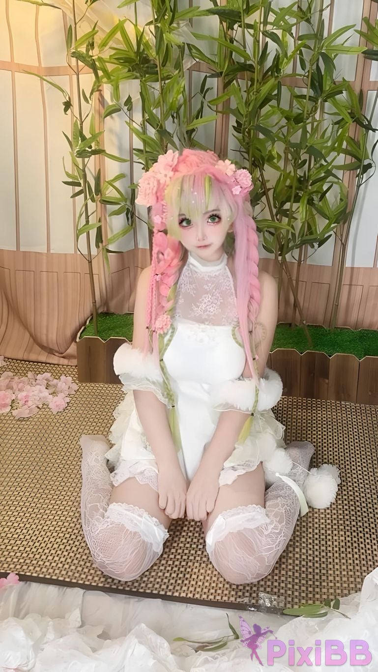Cosplayer Vanilla Milk Meow D e m o n S l a y r K i t s u Y b Kanroji Mitsuri Collectors Edition PixiBB.COM 068