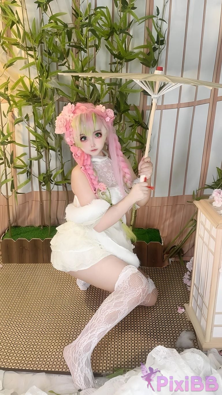 Cosplayer Vanilla Milk Meow D e m o n S l a y r K i t s u Y b Kanroji Mitsuri Collectors Edition PixiBB.COM 070
