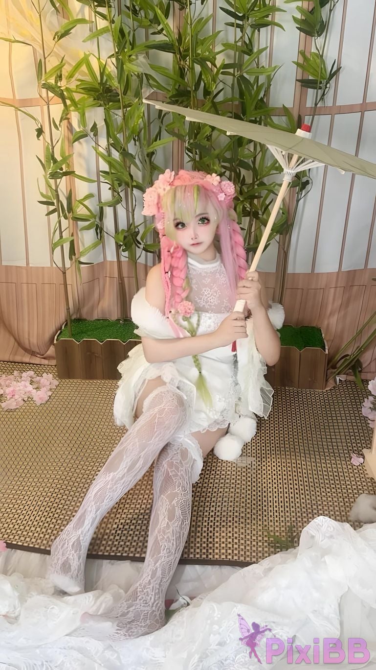 Cosplayer Vanilla Milk Meow D e m o n S l a y r K i t s u Y b Kanroji Mitsuri Collectors Edition PixiBB.COM 072