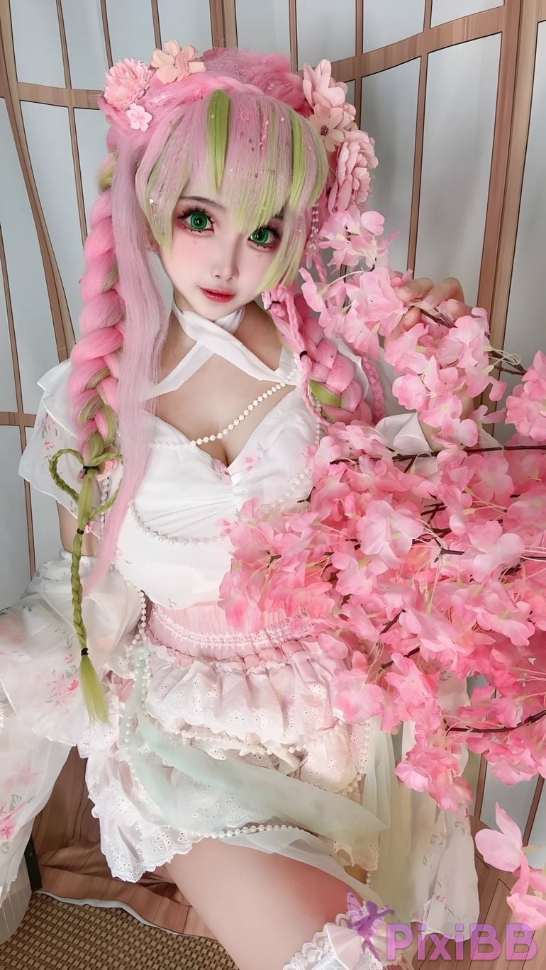 Cosplayer Vanilla Milk Meow D e m o n S l a y r K i t s u Y b Kanroji Mitsuri Collectors Edition PixiBB.COM 074