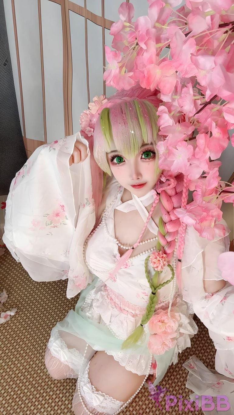 Cosplayer Vanilla Milk Meow D e m o n S l a y r K i t s u Y b Kanroji Mitsuri Collectors Edition PixiBB.COM 076