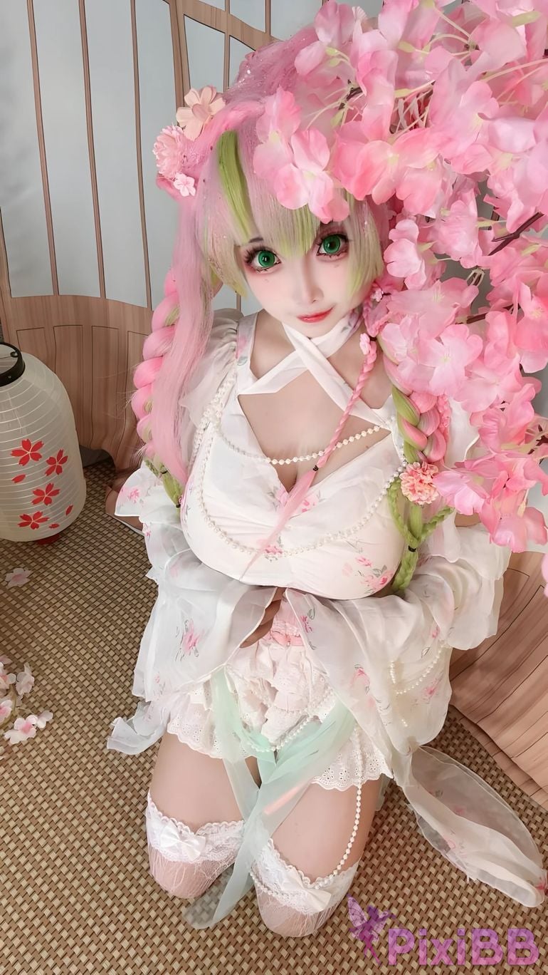 Cosplayer Vanilla Milk Meow D e m o n S l a y r K i t s u Y b Kanroji Mitsuri Collectors Edition PixiBB.COM 077