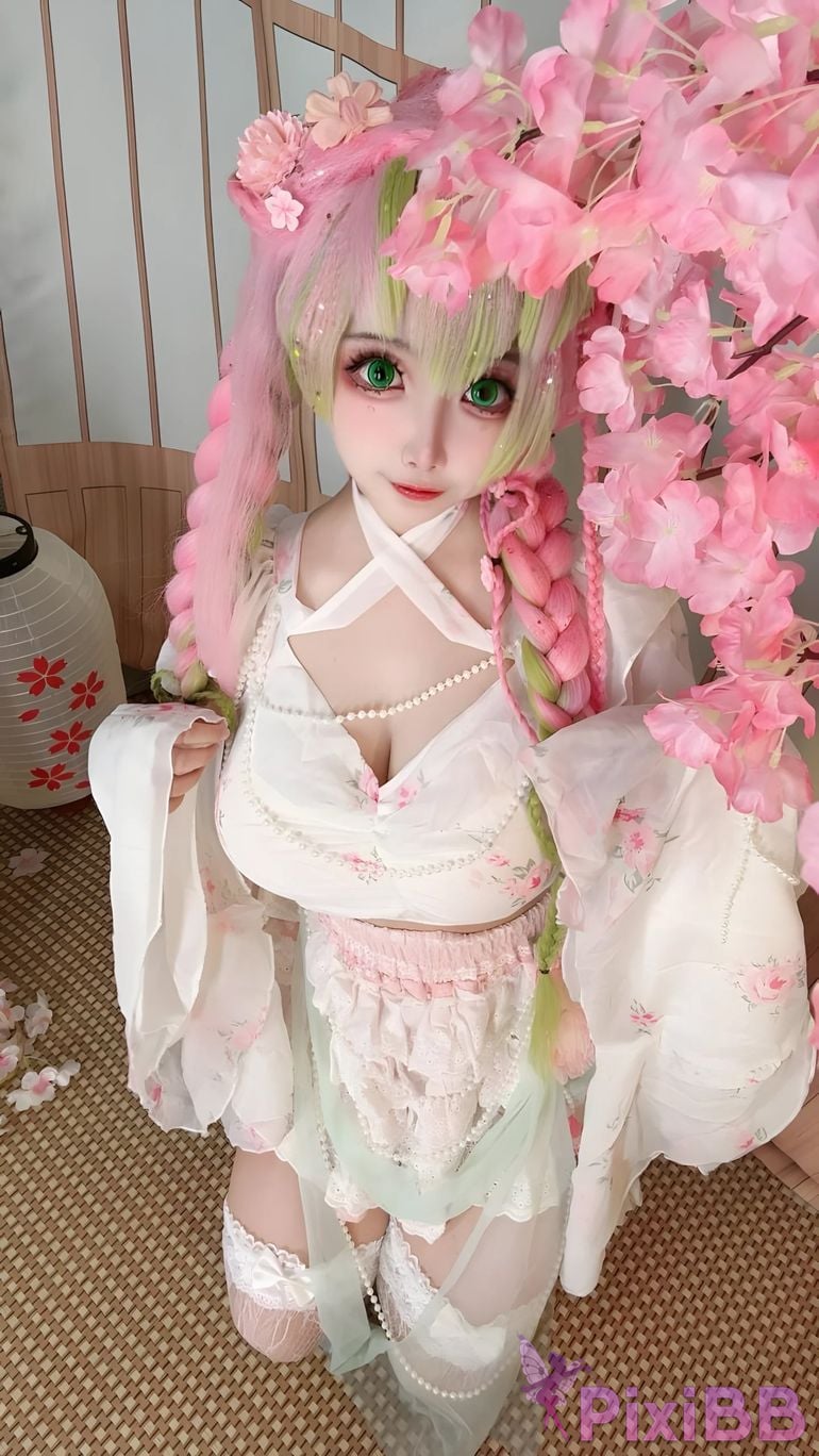 Cosplayer Vanilla Milk Meow D e m o n S l a y r K i t s u Y b Kanroji Mitsuri Collectors Edition PixiBB.COM 078