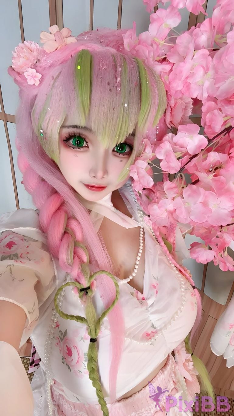Cosplayer Vanilla Milk Meow D e m o n S l a y r K i t s u Y b Kanroji Mitsuri Collectors Edition PixiBB.COM 079