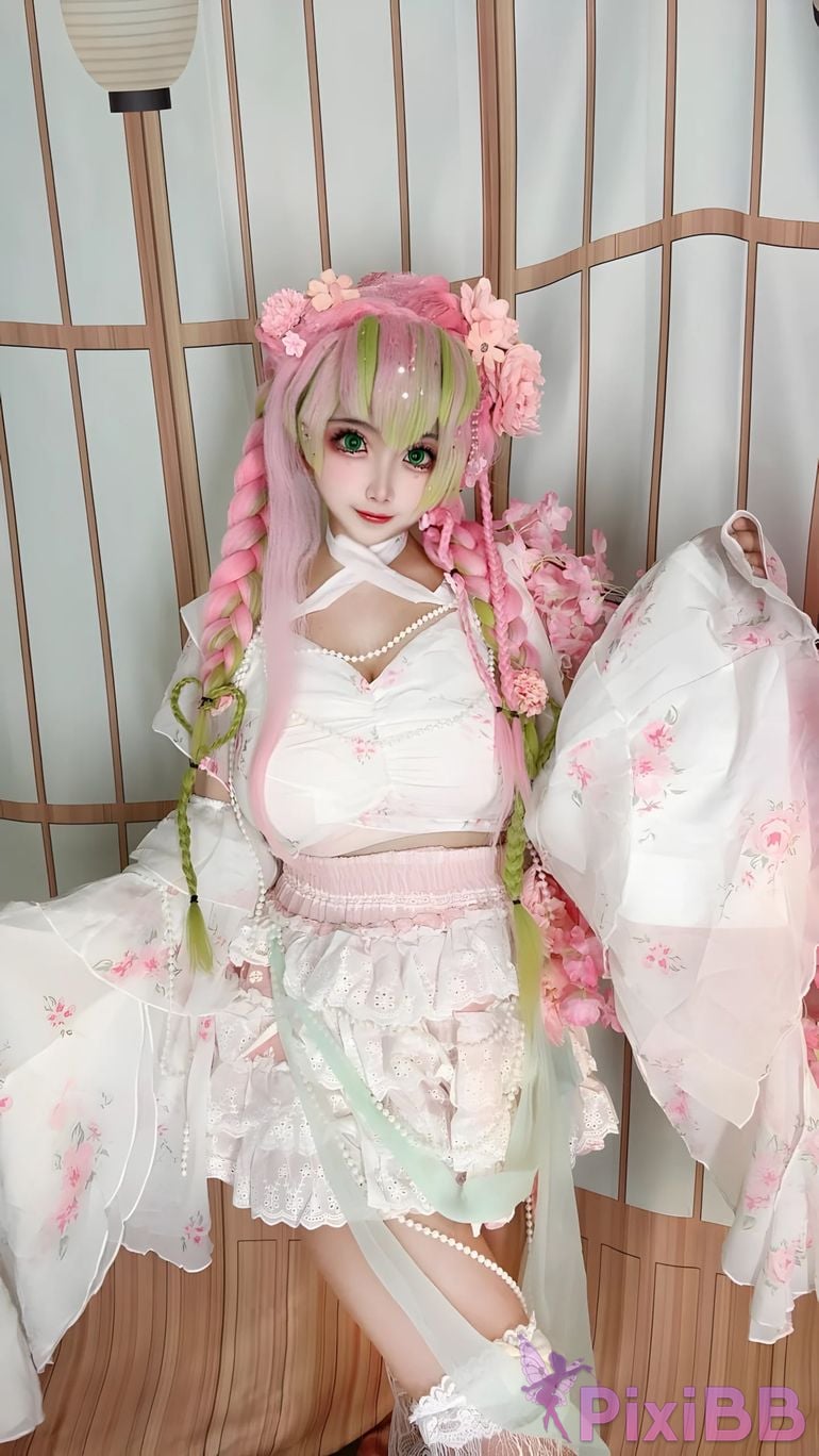 Cosplayer Vanilla Milk Meow D e m o n S l a y r K i t s u Y b Kanroji Mitsuri Collectors Edition PixiBB.COM 081