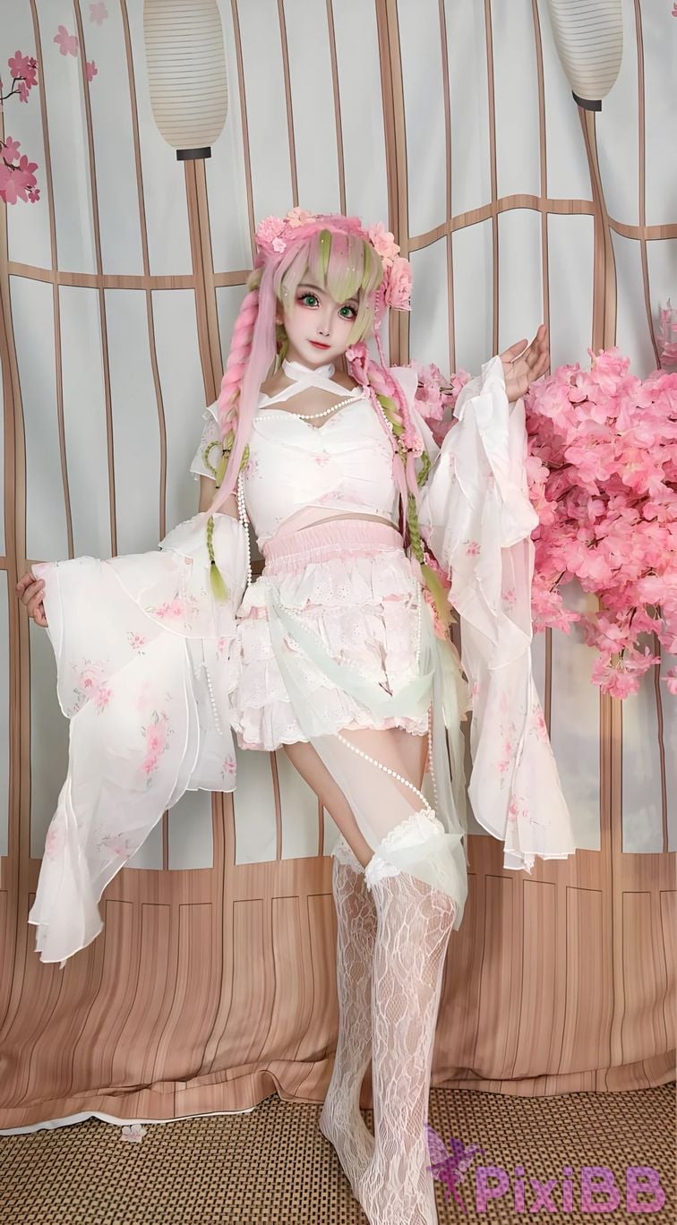 Cosplayer Vanilla Milk Meow D e m o n S l a y r K i t s u Y b Kanroji Mitsuri Collectors Edition PixiBB.COM 084