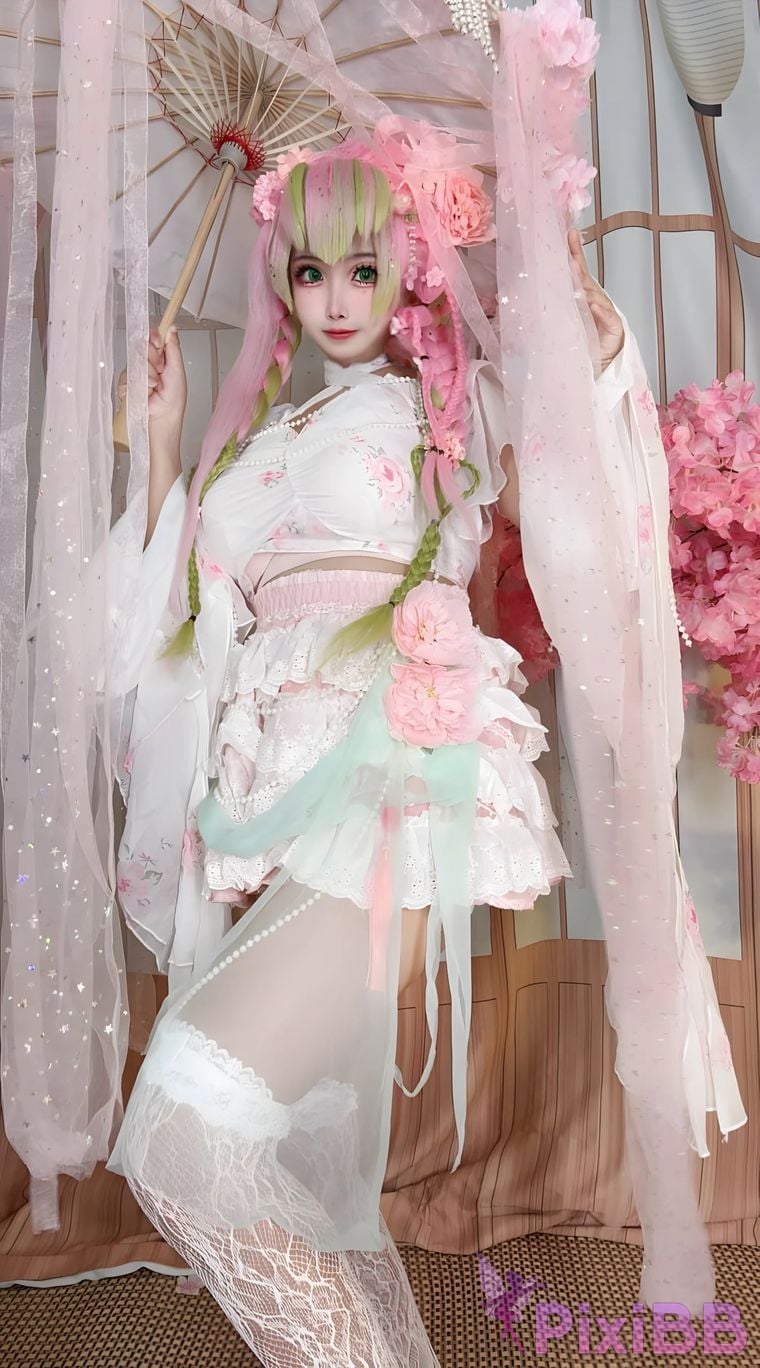Cosplayer Vanilla Milk Meow D e m o n S l a y r K i t s u Y b Kanroji Mitsuri Collectors Edition PixiBB.COM 094