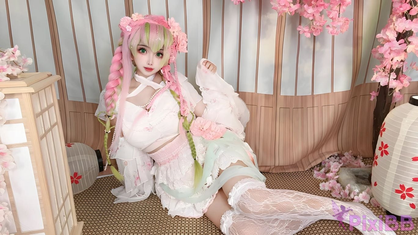 Cosplayer Vanilla Milk Meow D e m o n S l a y r K i t s u Y b Kanroji Mitsuri Collectors Edition PixiBB.COM 095