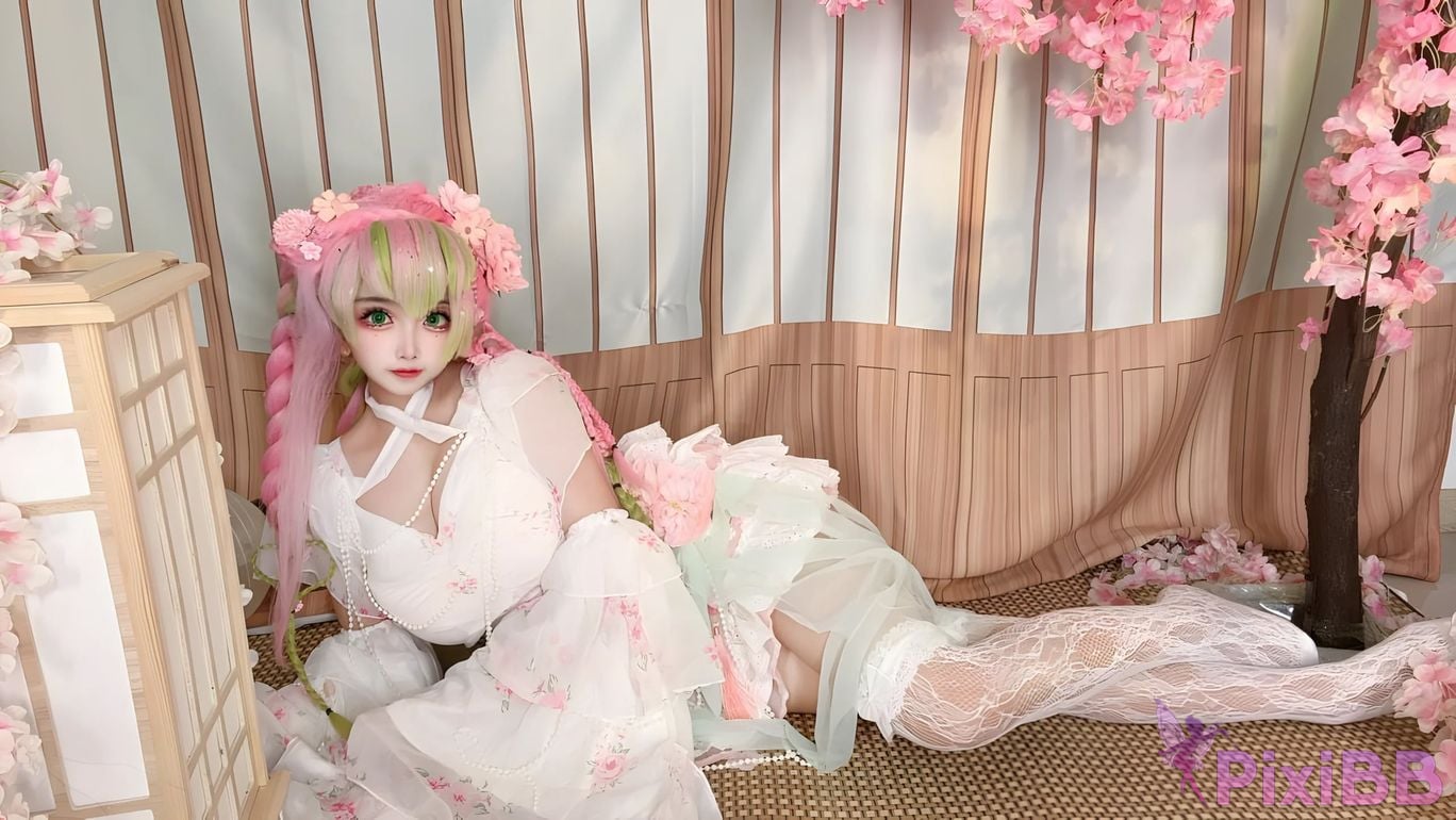 Cosplayer Vanilla Milk Meow D e m o n S l a y r K i t s u Y b Kanroji Mitsuri Collectors Edition PixiBB.COM 097
