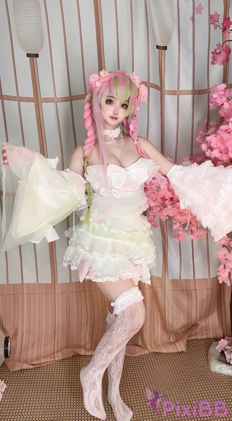 Cosplayer Vanilla Milk Meow D e m o n S l a y r K i t s u Y b Kanroji Mitsuri Collectors Edition PixiBB.COM 106