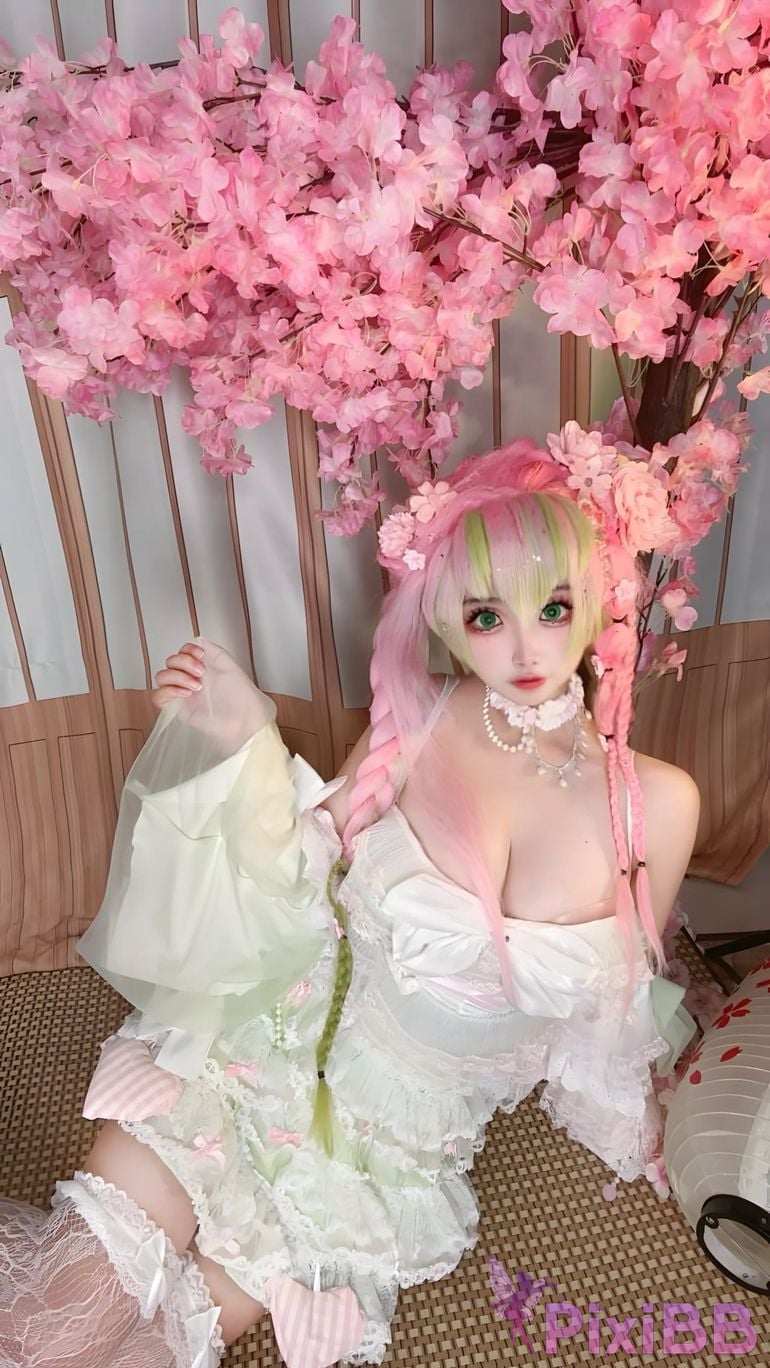 Cosplayer Vanilla Milk Meow D e m o n S l a y r K i t s u Y b Kanroji Mitsuri Collectors Edition PixiBB.COM 109