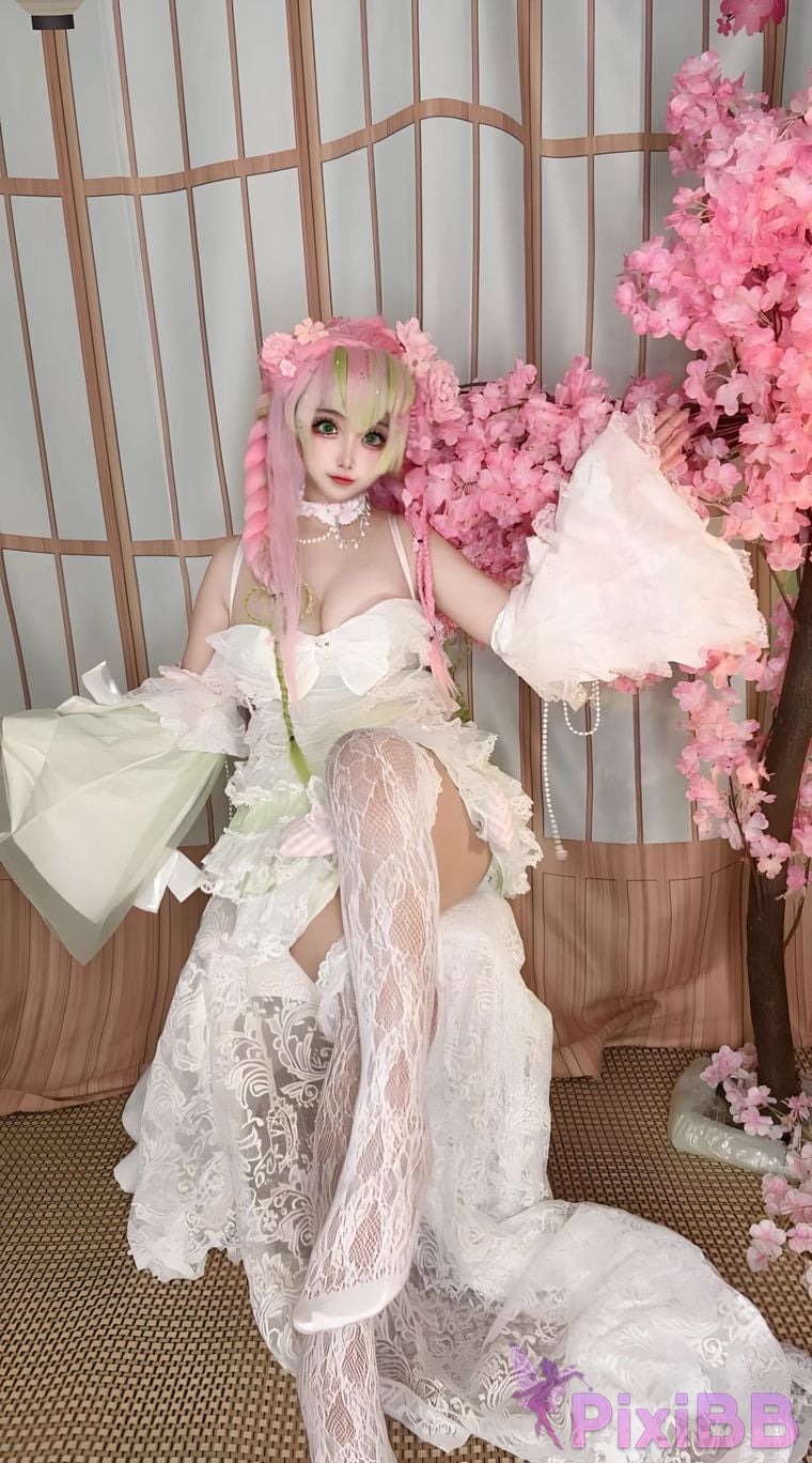 Cosplayer Vanilla Milk Meow D e m o n S l a y r K i t s u Y b Kanroji Mitsuri Collectors Edition PixiBB.COM 110